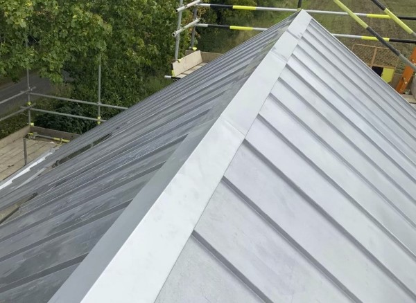 toiture et faitage en zinc